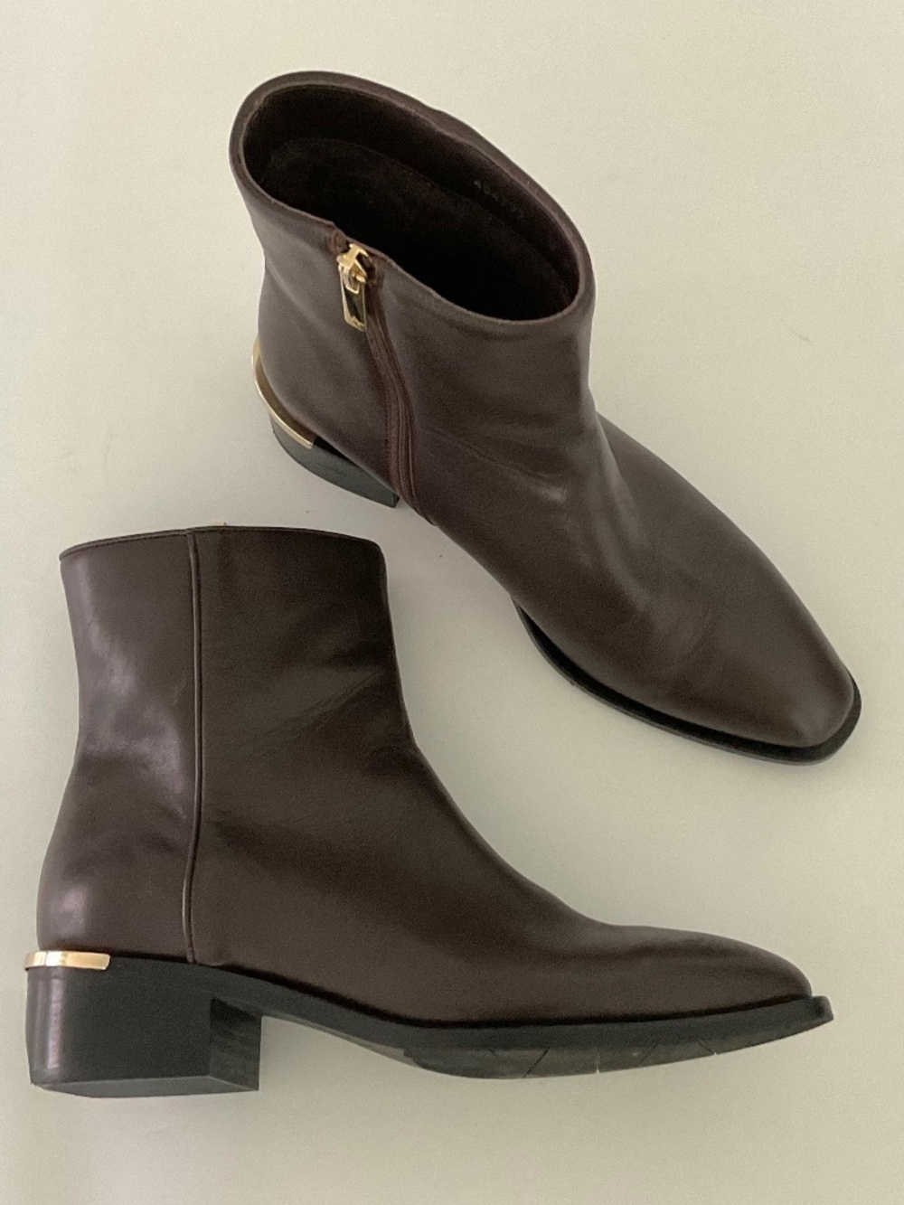AQUATALIA Fin Leather Bootie in Midnight Brown Size 8 EXCELLENT CONDITION